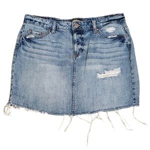 TRUE CRAFT | Women's (Juniors) blue washed denim raw-hem jean skirt.
